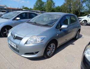 TOYOTA AURIS