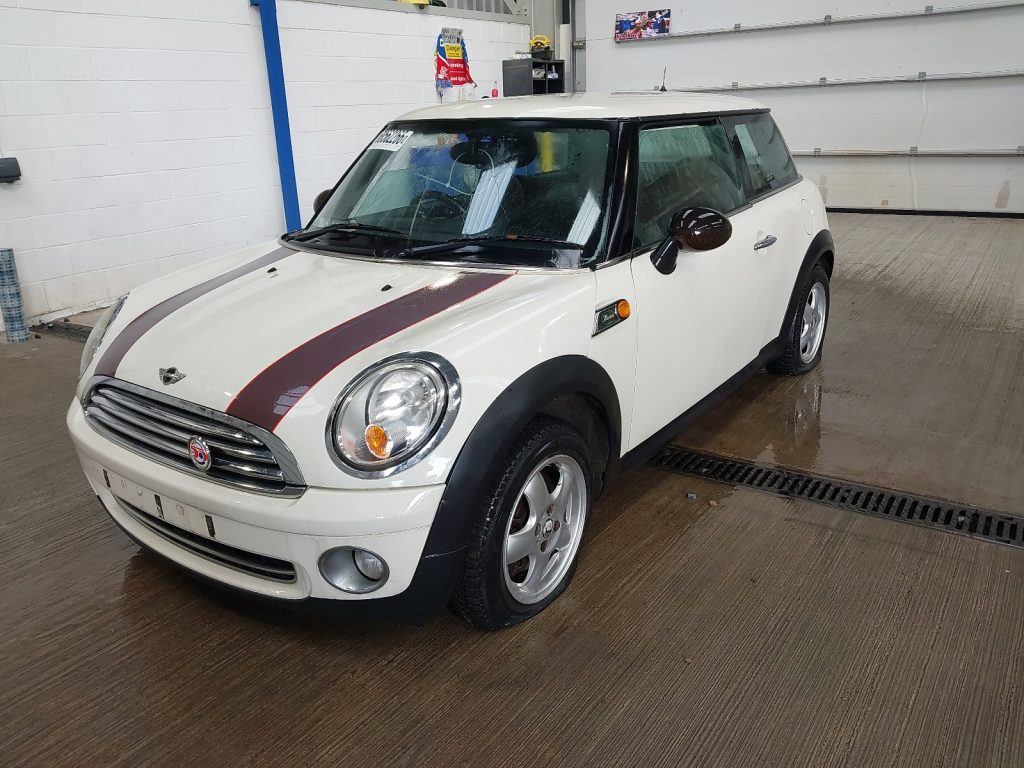 MINI HATCHBACK